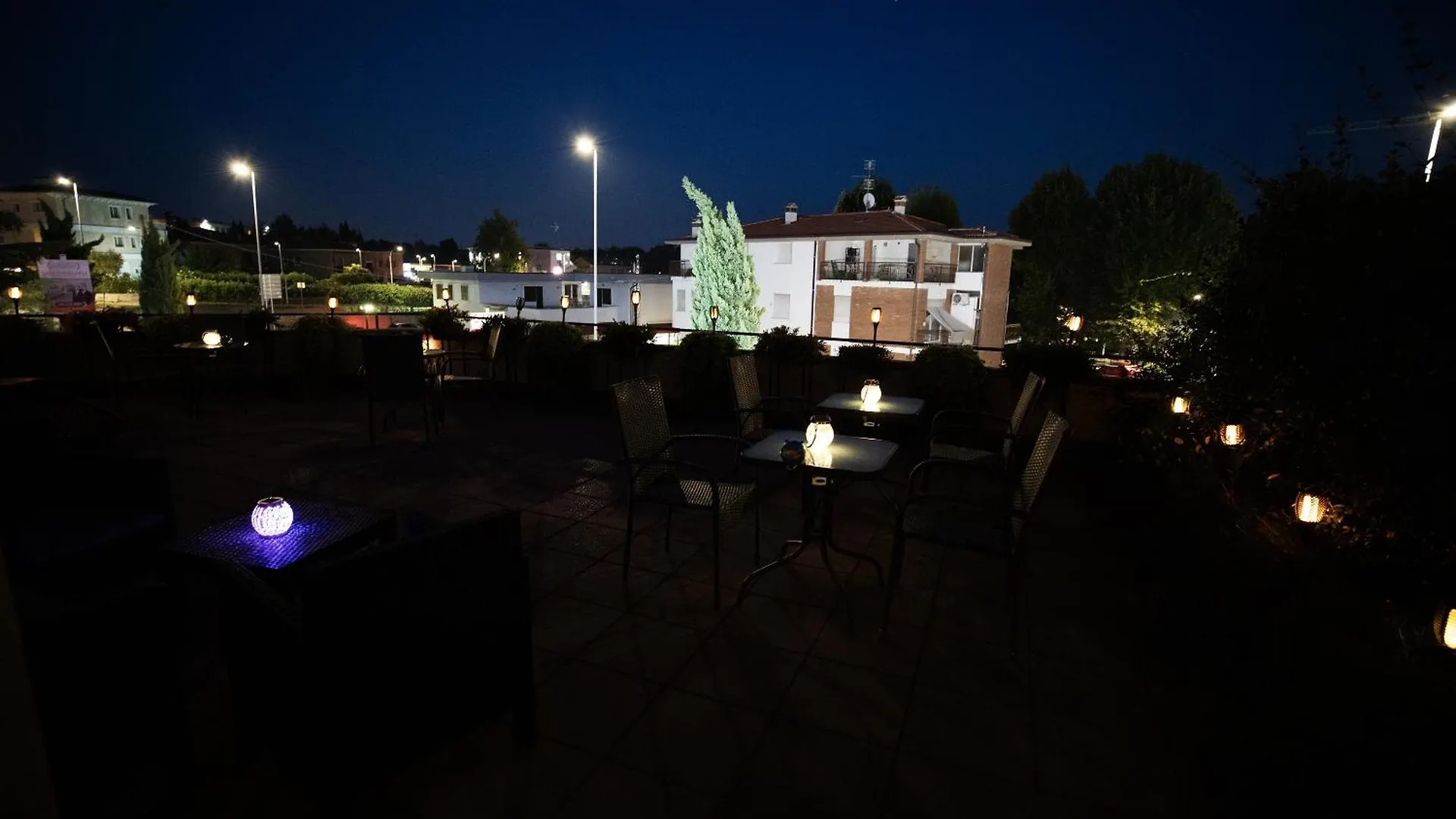 Bru Rooms Peschiera del Garda 0*,  Italy