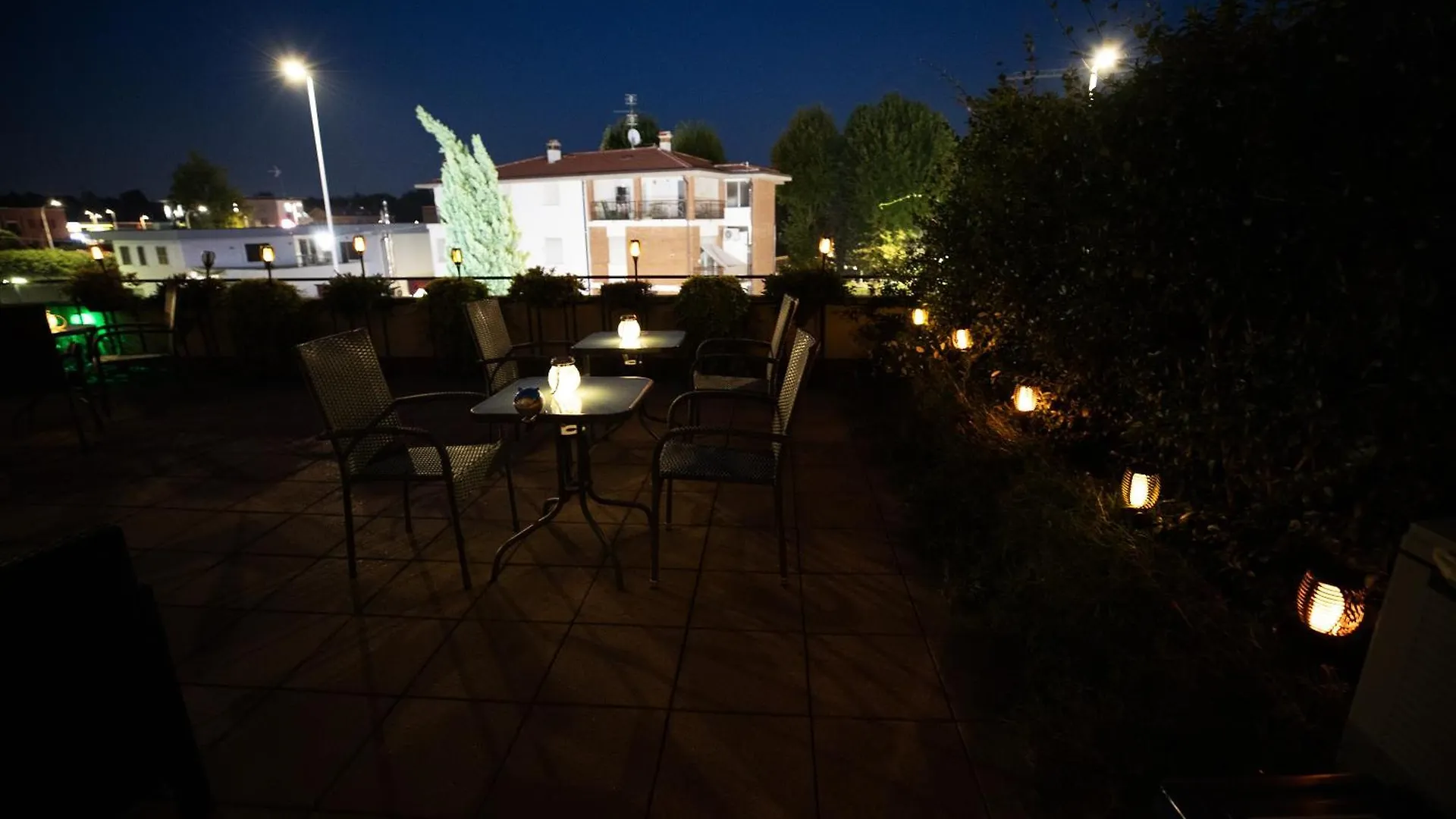 Bru Rooms Peschiera del Garda 0*,  Italy